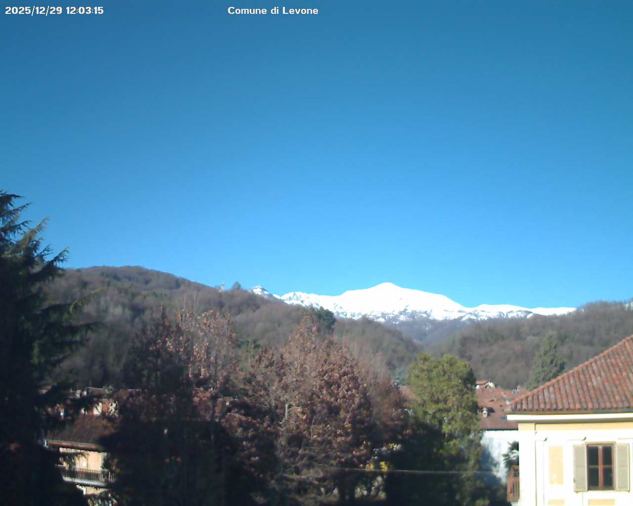 immagine della webcam nei dintorni di Rivarolo Canavese: webcam Levone