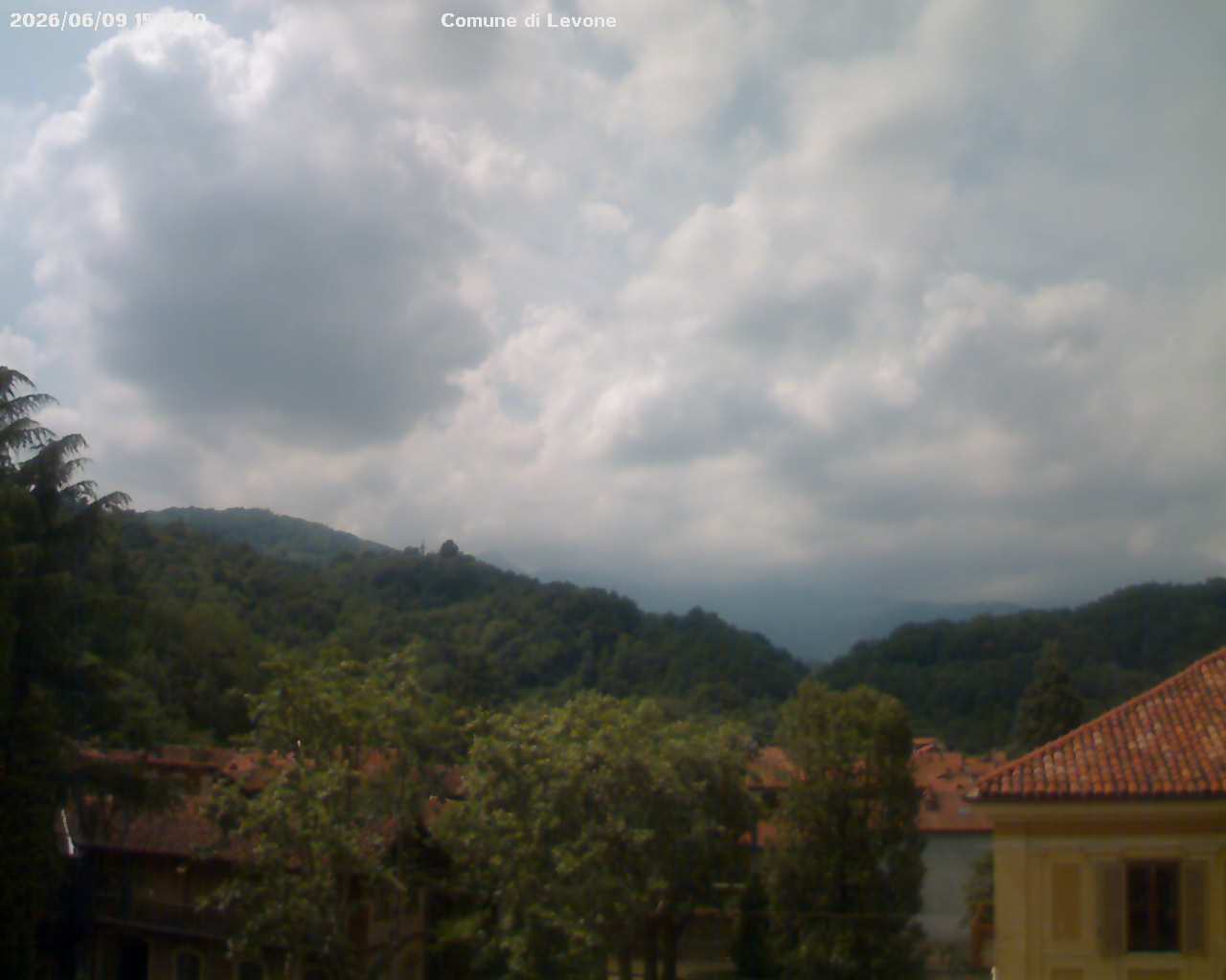 immagine della webcam nei dintorni di Rivarolo Canavese: webcam Levone