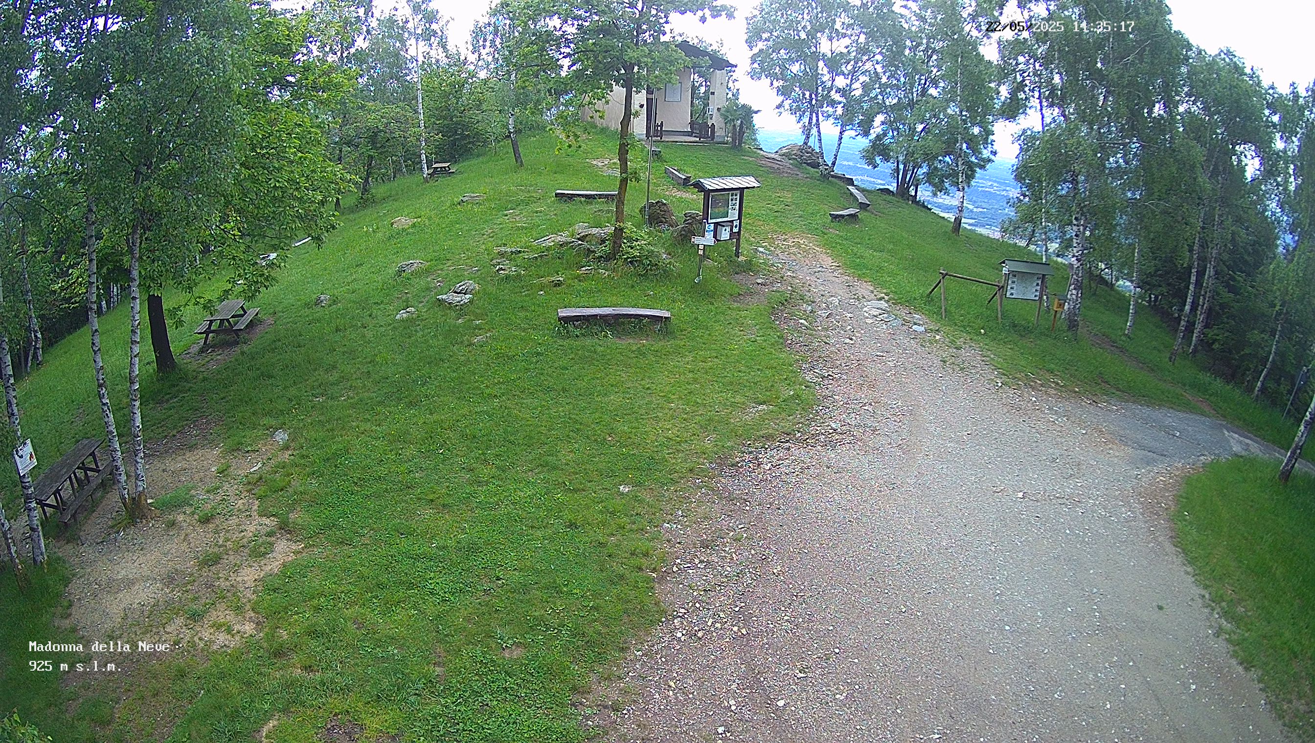 immagine della webcam nei dintorni di Ala di Stura: webcam Rocca Canavese
